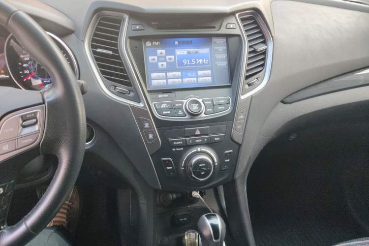 Used Hyundai Santa Fe 2015 2.0T Automatic All-Wheel Drive Smart Version 5 Seats