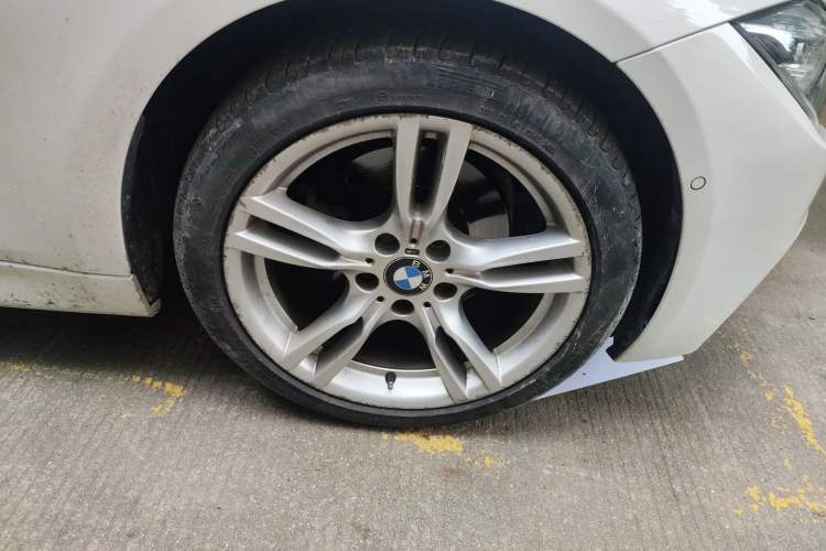 Used BMW 3 Series 2018 320Li Leading Model M Sport Package Right Front Wheel Hub