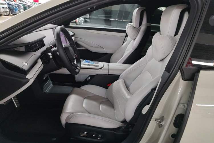 Used Xiaomi Auto SU7 2024 Four-Wheel Drive Ultra-Long Range Advanced Intelligent Driving Max Edition
