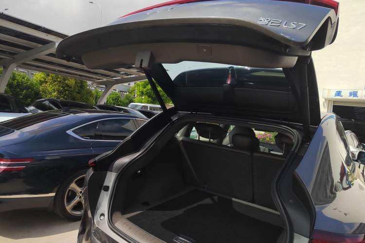 Used IM LS7 2023 77 kWh Urban Fit Rear-Wheel Drive Trunk