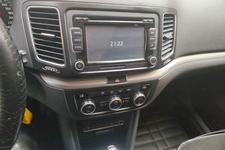 Used Volkswagen Sharan 2014 2.0 TSI Standard Model Audio And AC Panel