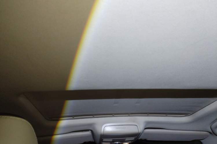 Used Volkswagen Sagitar 2014 Revised Version 1.4TSI Automatic Luxury Edition Headliner