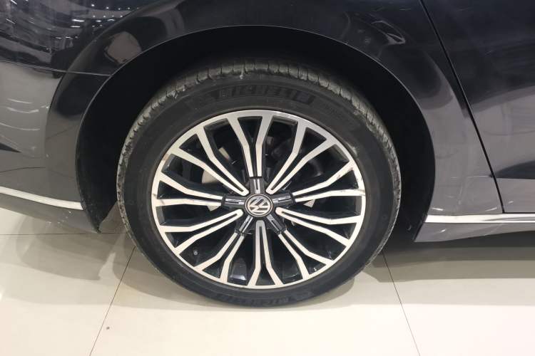 Used Volkswagen Phideon 2018 Revised Version 380TSI Two-Wheel Drive Business Edition
