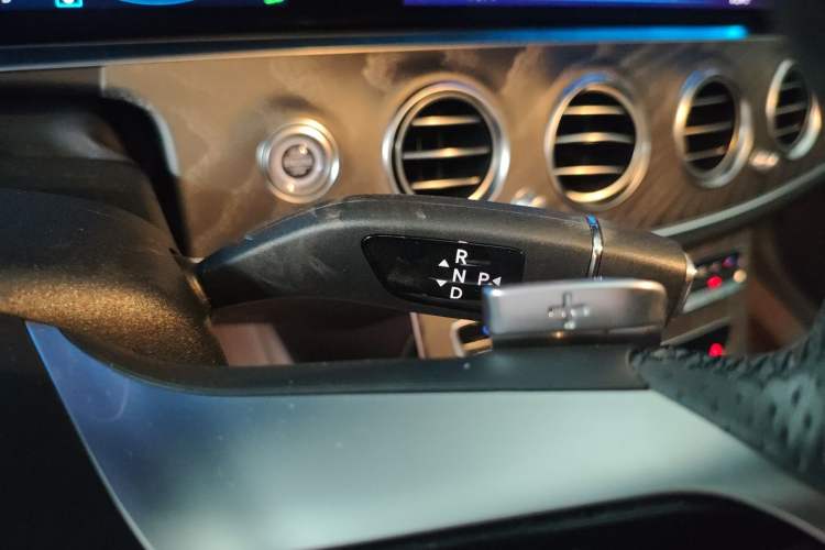 Used Mercedes-Benz E-Class 2022 Second Facelift E 260 L Sport Edition Gear Lever