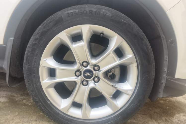 Used Ford Kuga 2015 2.0L GTDi Four-Wheel-Drive Sport Model
