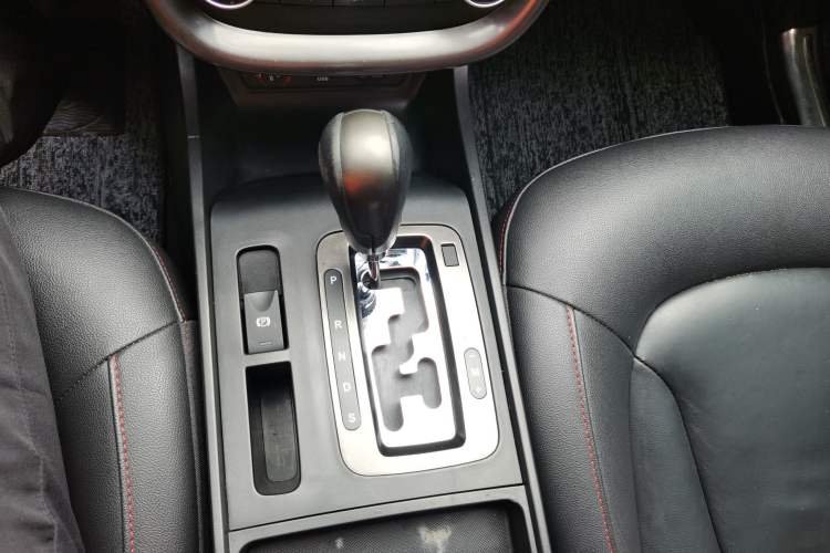 Used Bestune X80 2015 1.8T Automatic Luxury Model Gear Lever