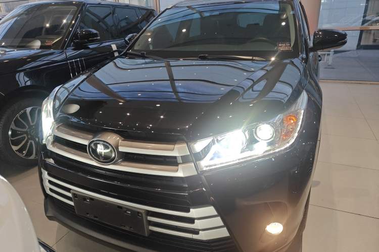 Used Toyota Highlander 2018 2.0T Two-Wheel Drive Luxury Edition 7 Seats China VI Standard
