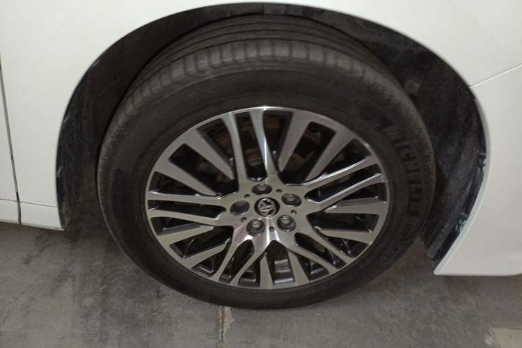 Used Toyota Alphard 2015 3.5L Prestige Edition Right Front Wheel Hub