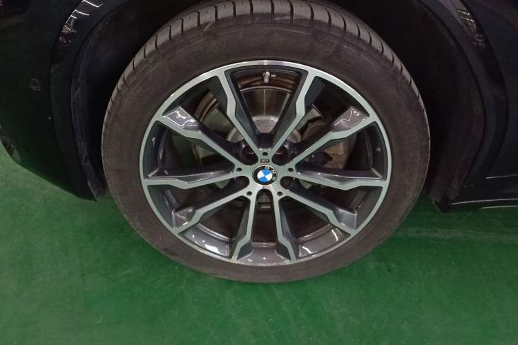 Used BMW X3 2021 Restyled xDrive30i Leading Edition M Sport Package Left Front Wheel Hub