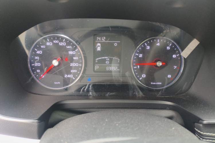 Used Roewe RX5 2020 20T Automatic 4G Connect Superior Flagship Edition Odometer Close Up
