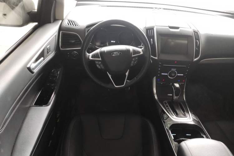 Used Ford Edge 2016 EcoBoost 245 Four-Wheel Drive Titanium 7-Seater Steering Wheel