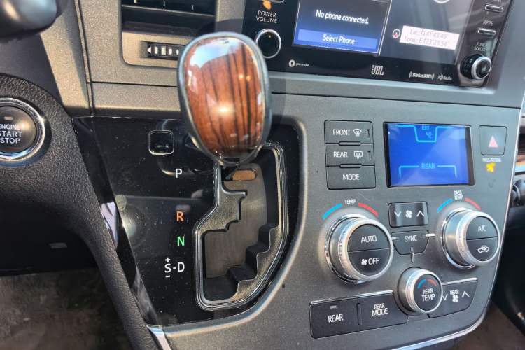 Used Toyota SIENNA 2015 3.5L Four-Wheel Drive L