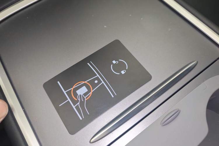 Used Tesla Model Y 2024 Rear-Wheel-Drive Version Interior 1