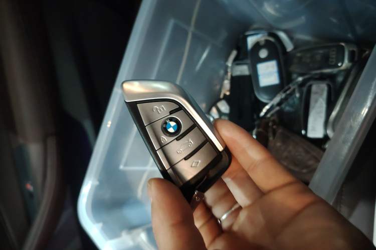 Used BMW 5 Series 2022 Restyled 525Li Luxury Package Vehicle Key