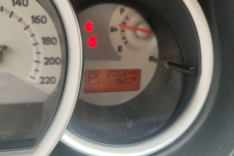 Used Nissan Tiida Sedan 2006 1.6 JC AT Odometer Close Up