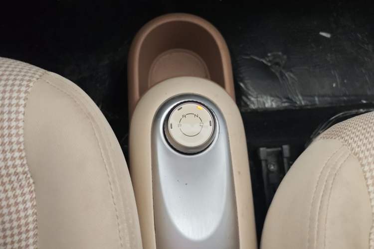 Used Wuling Hongguang MINIEV 2025 Four-Door Version Premium Edition Gear Lever