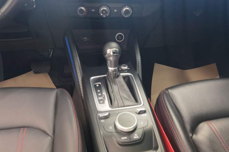 Used Audi Q2L 2022 35 TFSI Progressive Dynamic Edition Gear Lever