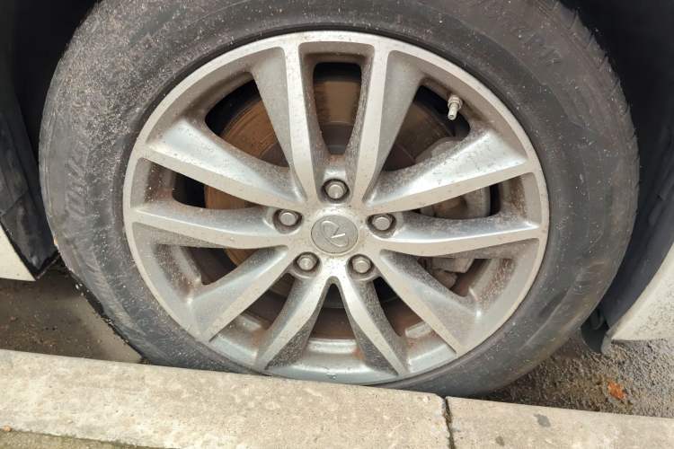 Used Infiniti Q50L 2016 2.0T Enjoyment Edition Right Front Wheel Hub