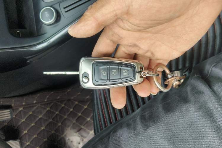 Used Ford Focus 2017 Sedan 1.6L Automatic Fashion Edition Smart Drive Version Vehicle Key