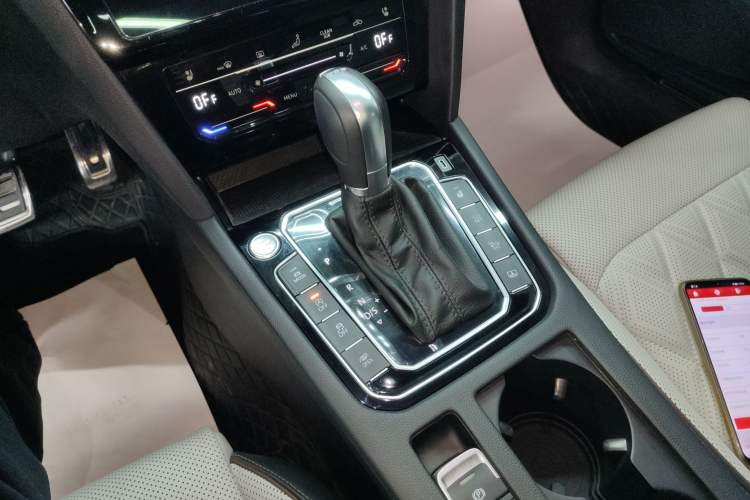 Used Volkswagen Magotan 2023 2 Million Units Commemorative Edition 330TSI DSG Luxury Version Gear Lever