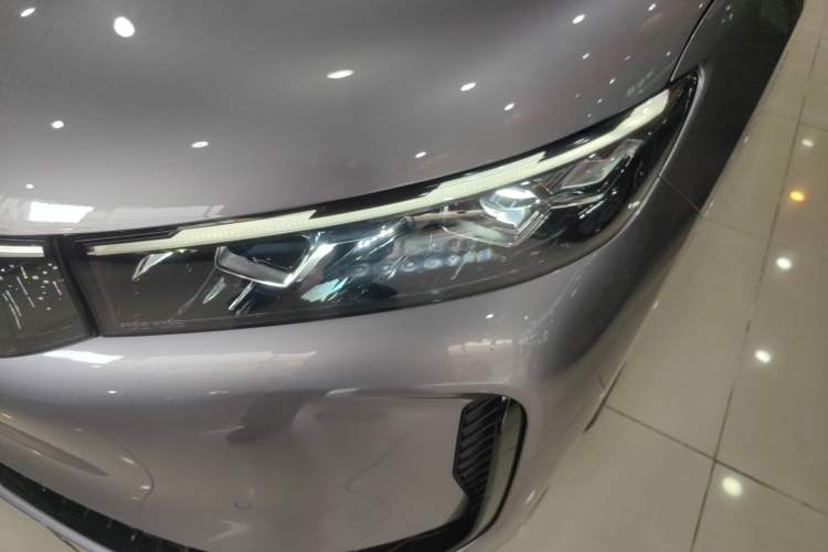 Used VOYAH FREE 2025 Model FREE+ Four-Wheel-Drive Qiankun Edition Left Front Headlight