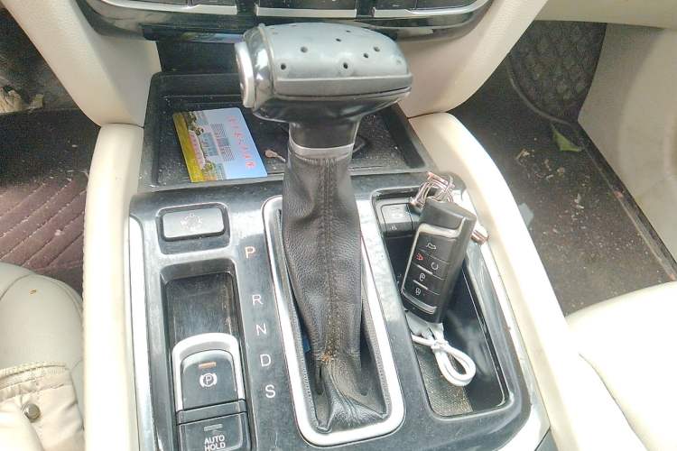 Used GAC Trumpchi GS8 2017 320T Two-Wheel Drive Luxury Smart Connectivity Version (7 Seats) Gear Lever