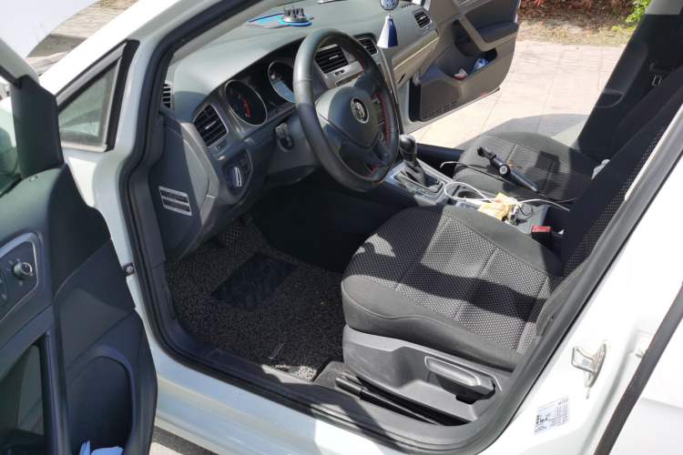 Used Volkswagen Golf 2015 1.6L Automatic Fashion Model Driver Seat