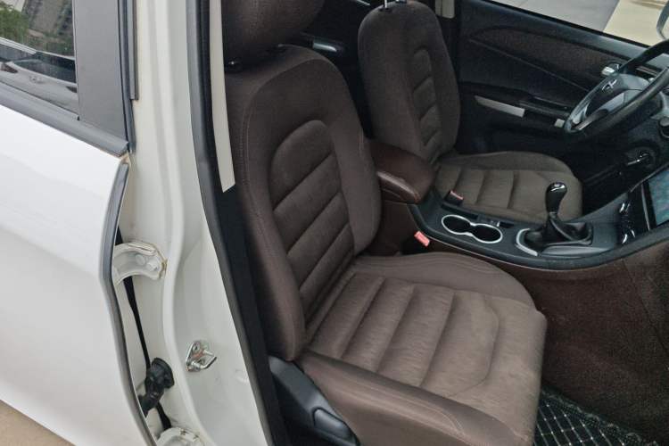 Used Haima V70 2016 2.0L Manual - Comfort Edition 5 Seats
