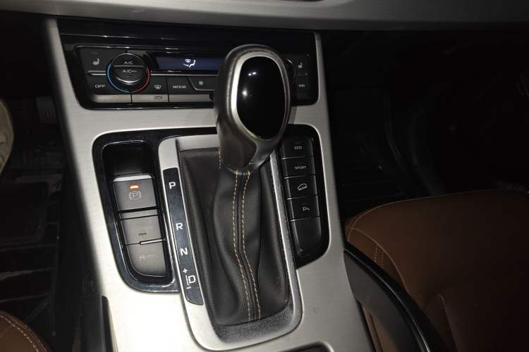 Used Geely Auto Emgrand X7 Sport 2016 1.8TD Automatic ZhiZun Version
