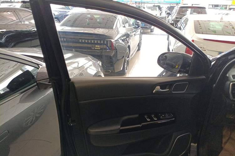 Used Kia KX5 2017 1.6T Automatic Two-Wheel Drive 15th Anniversary Special Edition DLX
