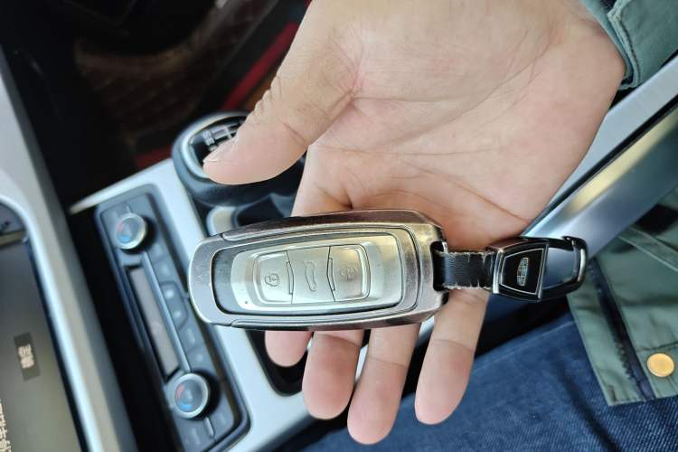 Used Geely Auto Emgrand X7 Sport 2018 1.8TD Manual Two-Wheel Drive Zhiya Model
