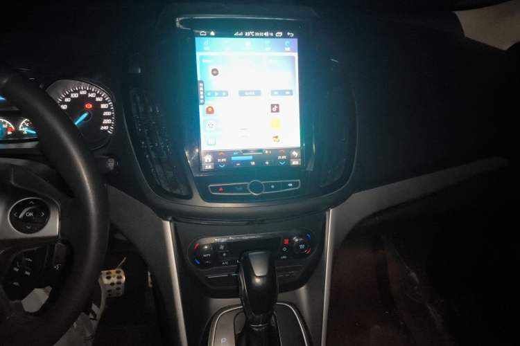 Used Ford Kuga 2013 1.6L GTDi Two-Wheel-Drive Trend Model Audio And AC Panel