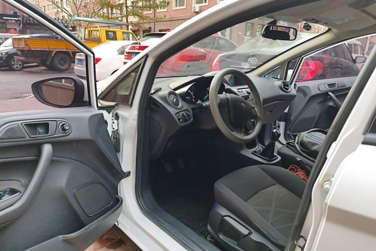 Used Ford Fiesta 2013 Hatchback 1.5L Manual Fashion Edition