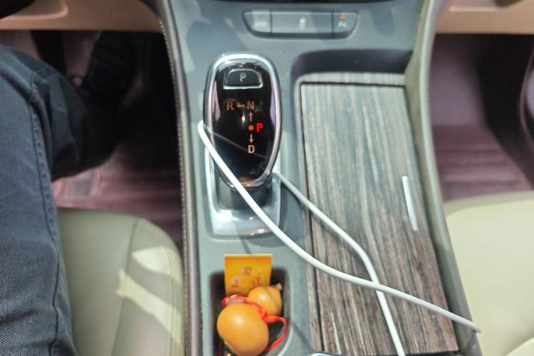 Used Buick LaCrosse 2016 Revised 20T Leading Edition Gear Lever