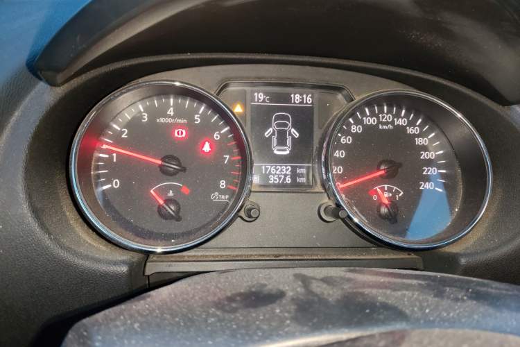 Used Nissan Qashqai 2011 1.6XE Wind 5MT 2WD Odometer Close Up