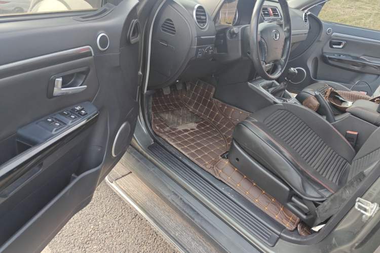 Used Haval H5 Classic 2013 Zhizun Edition 2.0T Manual Two-Wheel Drive Entry-Level Model
