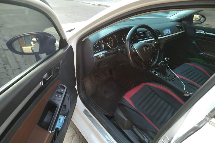 Used Volkswagen Lamando 2015 280TSI Manual Comfort Edition
