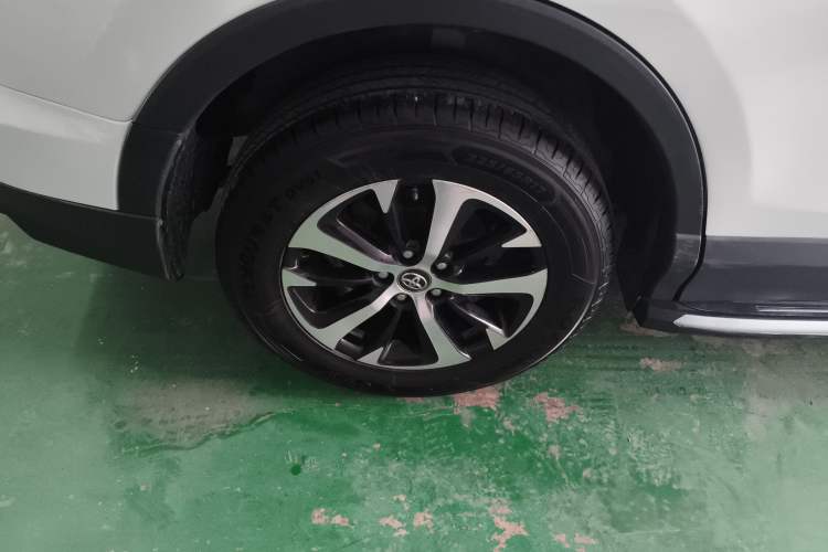 Used Toyota RAV4 2016 2.0L CVT Two-Wheel Drive Comfort Edition China V Standard Right Rear Wheel Hub