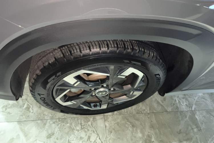 Used Hyundai ix35 2023 Musso 2.0L Prestige LUX Edition Left Front Wheel Hub