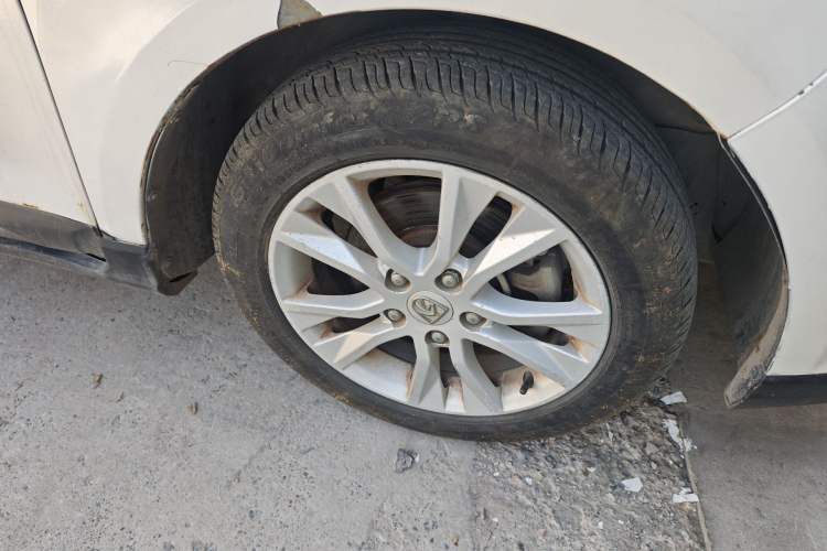 Used Baojun 730 2016 1.5L Manual Comfort Version 7 Seats China V Emission Standard Right Front Wheel Hub