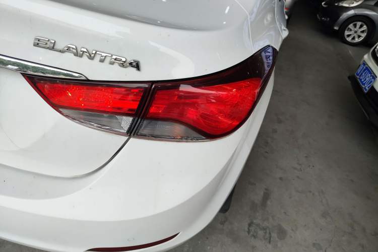 Used Hyundai Elantra (5th Generation / Langdong) 2016 1.6L Automatic Smart Version
