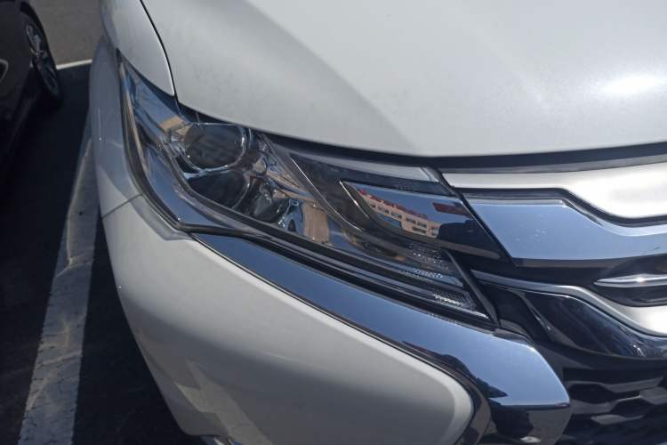 Used Mitsubishi Pajero  Right Front Headlight