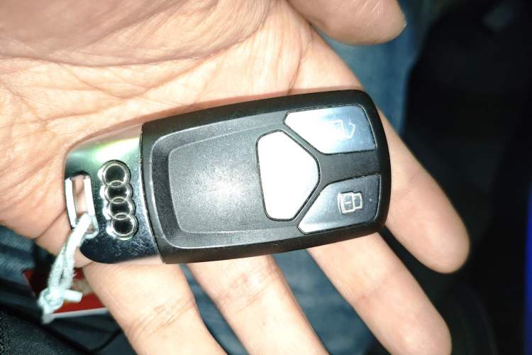 Used Audi A4L 2022 40 TFSI Luxury Dynamic Model Vehicle Key