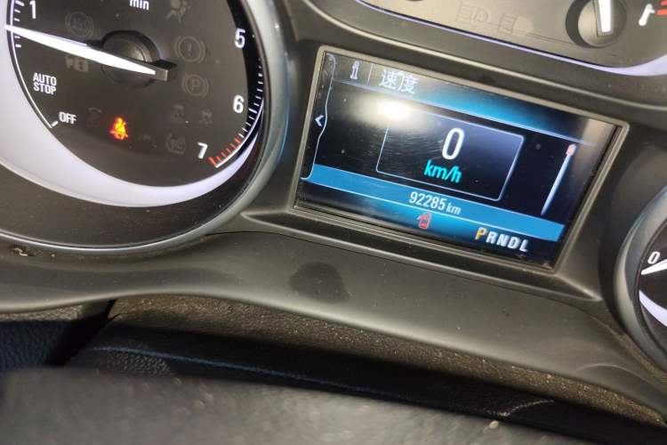 Used Buick Envision 2018 20T Two-Wheel-Drive Elite Model Odometer Close Up