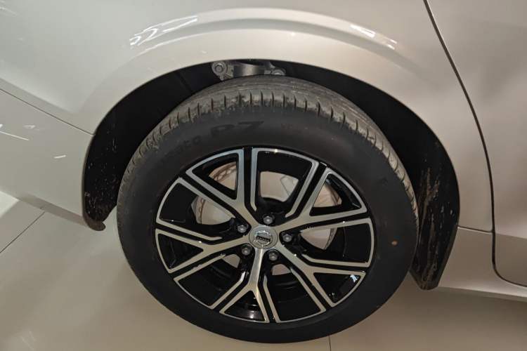 Used Volvo S60 2026 Model B4 Zhiyi Luxury Edition