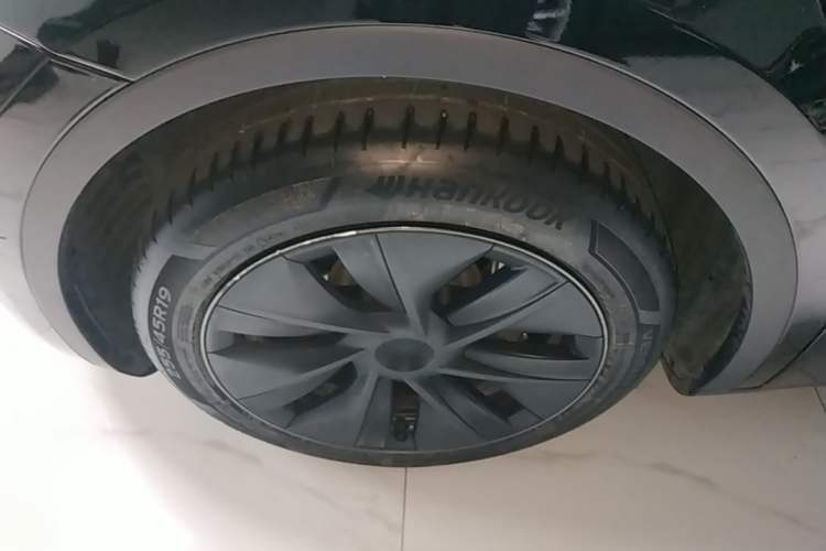 Used Tesla Model Y 2023 Long-Range All-Wheel-Drive Version
