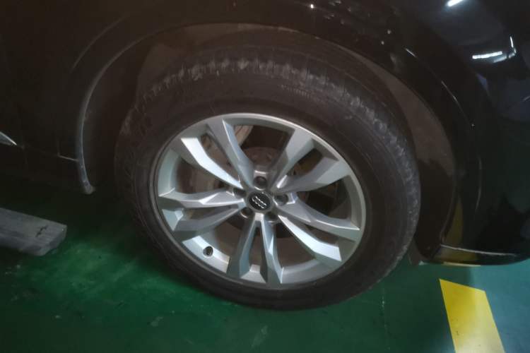 Used Audi Q7 2018 45 TFSI Technology Edition Right Front Wheel Hub