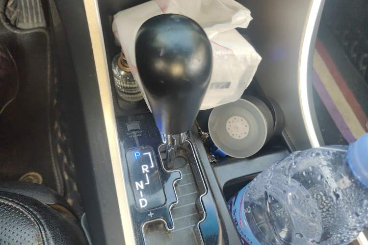 Used Hyundai Sonata 2011 2.0L Automatic Luxury Edition Gear Lever