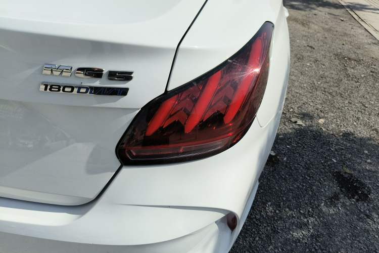 Used MG 5 2022 180 DVVT CVT Youth Style Edition