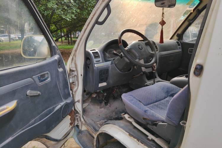 Used Foton Scenic 2011 2.0L Express Classic Long-Wheelbase Version 486EQV4 Driver Seat